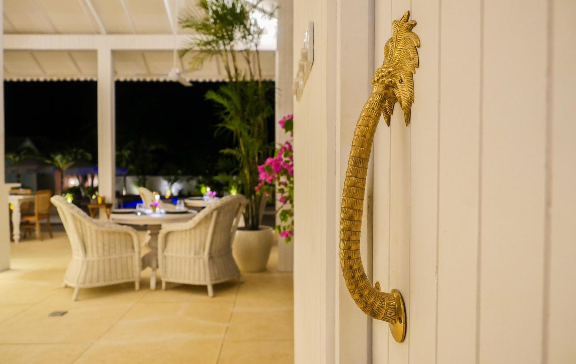 Ria Uluwatu, Tropical Chic Hotel Exterior foto