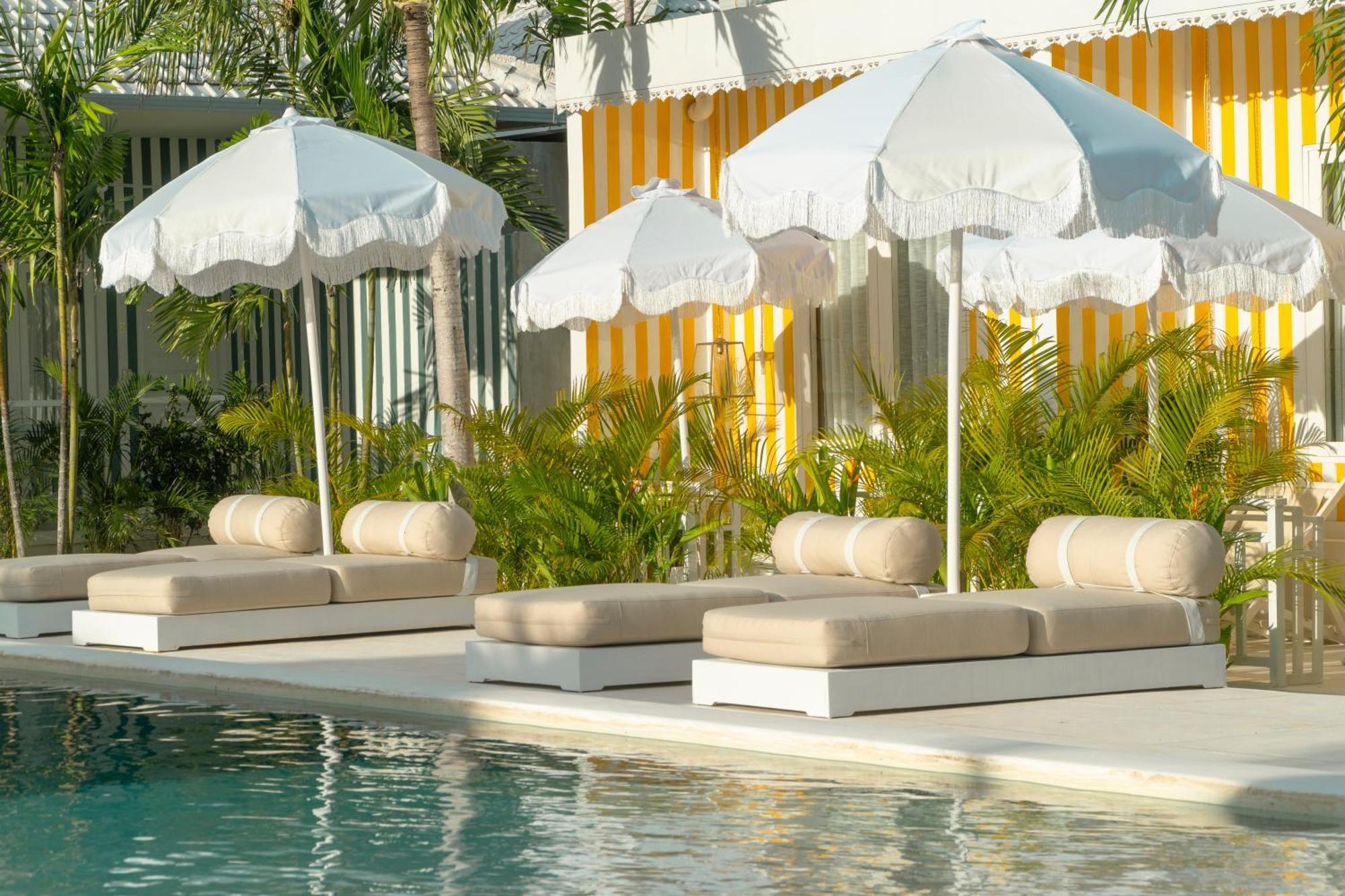 Ria Uluwatu, Tropical Chic Hotel Exterior foto