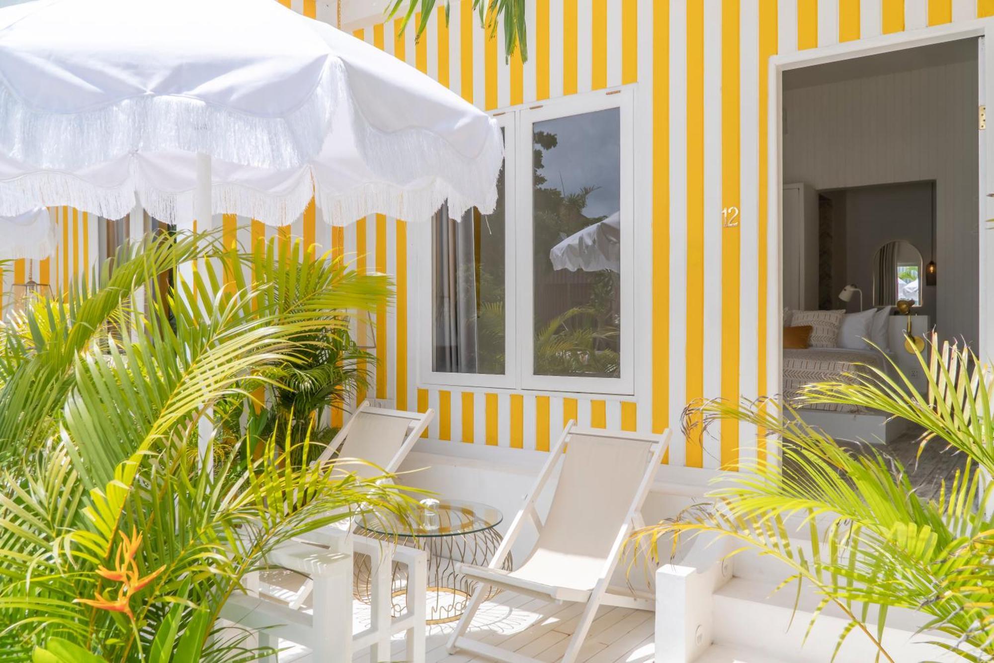 Ria Uluwatu, Tropical Chic Hotel Exterior foto